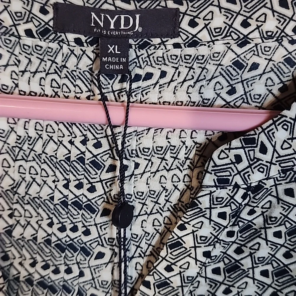 NYDJ Pintuck Blouse NWT Size XLarge - Picture 4 of 14